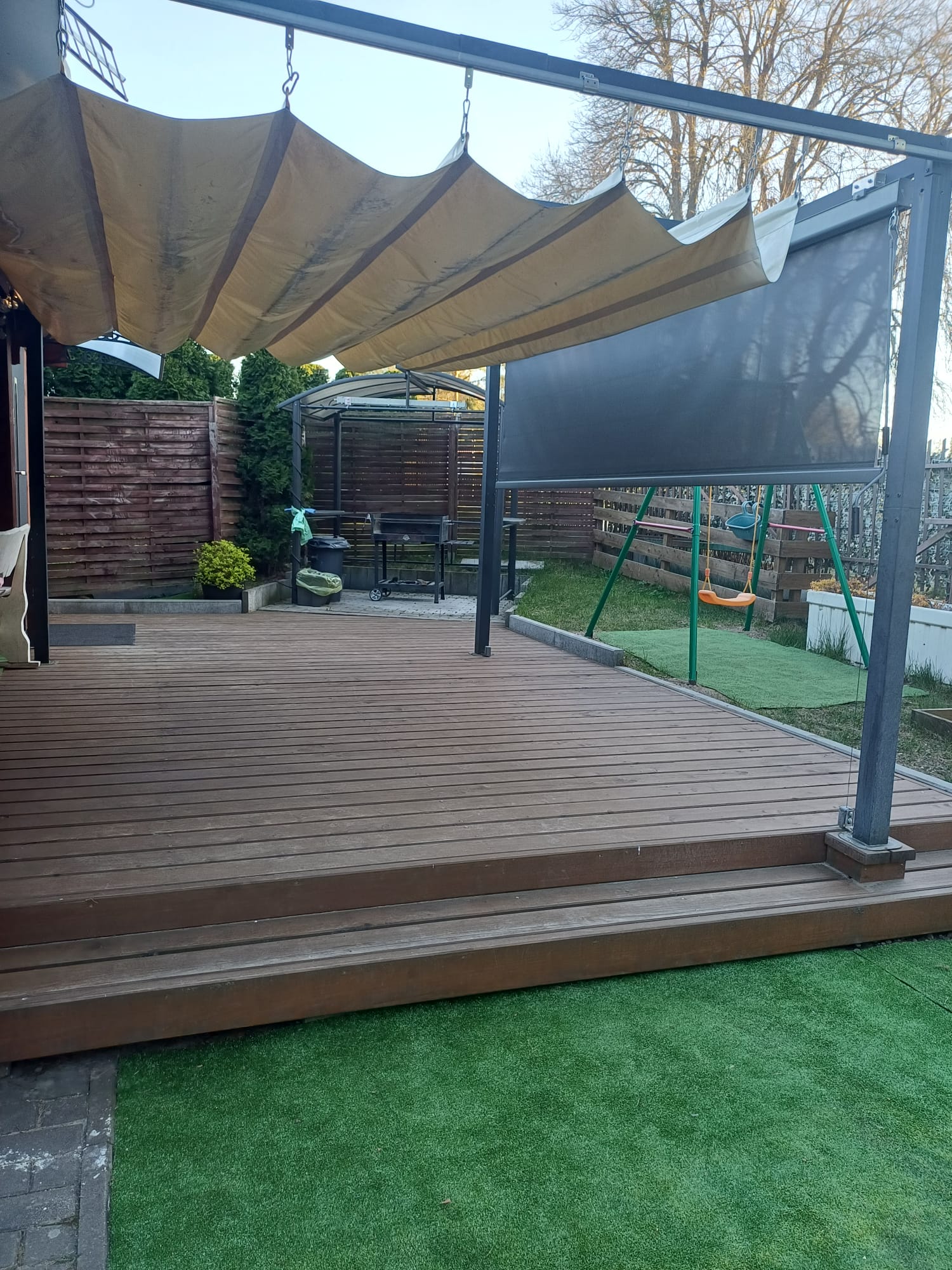 Pergola z żaglem